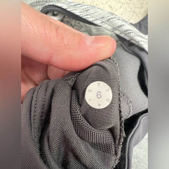 Lululemon On Track Tank 2 In 1 Gray Tiger Space Dye (Size 6) - Picture 11 of 11